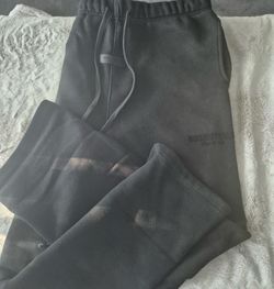 Black essential sweats size L