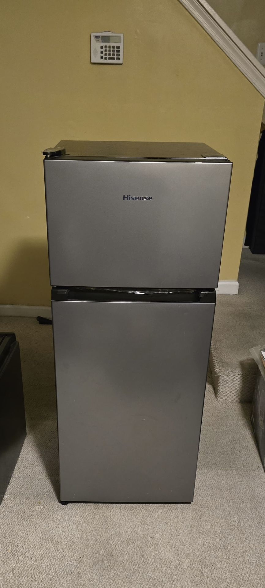 Hisense 4.4 Cu Ft Mini Fridge With Freezer