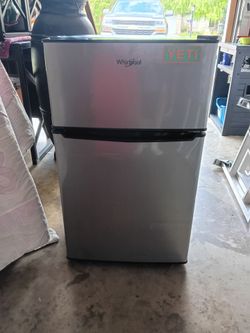 Whirlpool 3.5 cf refrigerator/freezer