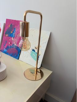 Table lamp with bulb