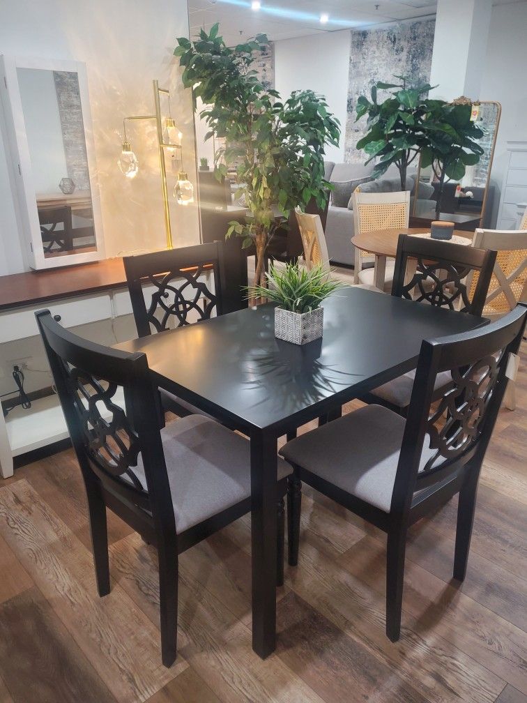 Small Black 5pc Dining Set With 4 Chairs With Fabric (New)