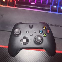 XBOX  SERIES X CONTROLLER 