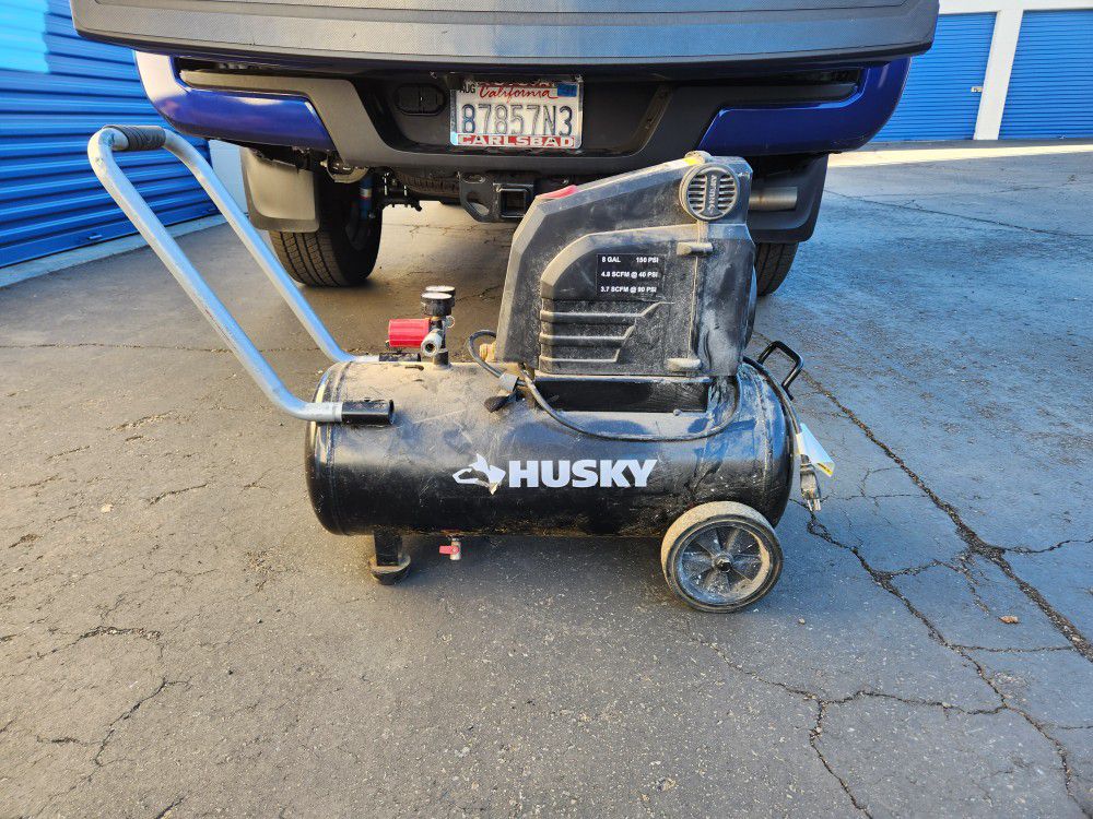 Huskey Air Compressor Including Hose 