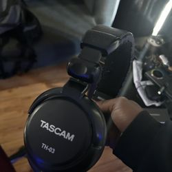 TASCAM TH-03 Studio Headphones