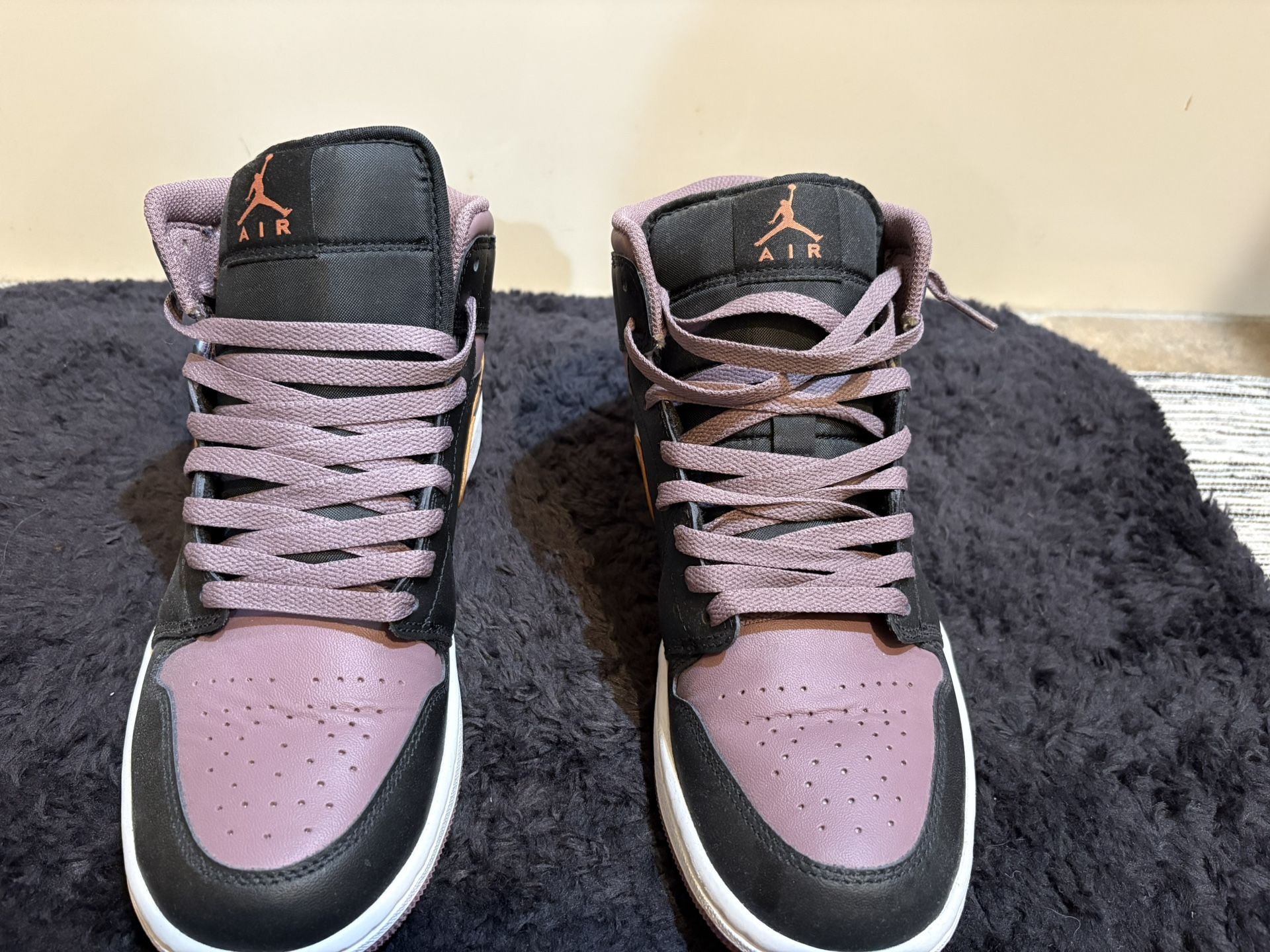 Air Jordan 1 Mid SE- Mauve and Black Sky 
