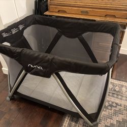 Nuna Folding Travel Crib
