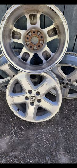 Honda or Acura( set of 4 )17 inch wheels.used