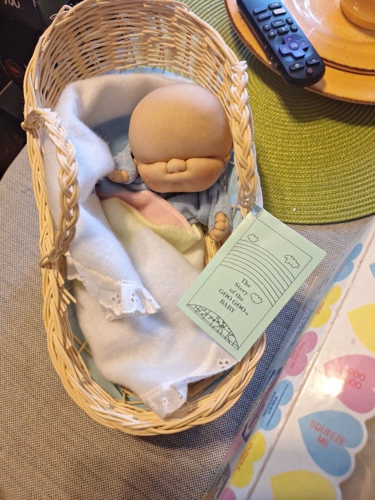 VINTAGE 1984 GOO GOO KIDS HAND PUPPET. $40. FIRM PRICE