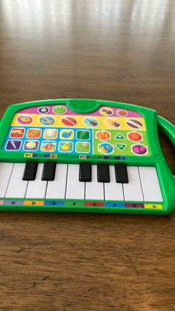 Kids Portable Electronic Keyboard Toy (7" x 8")