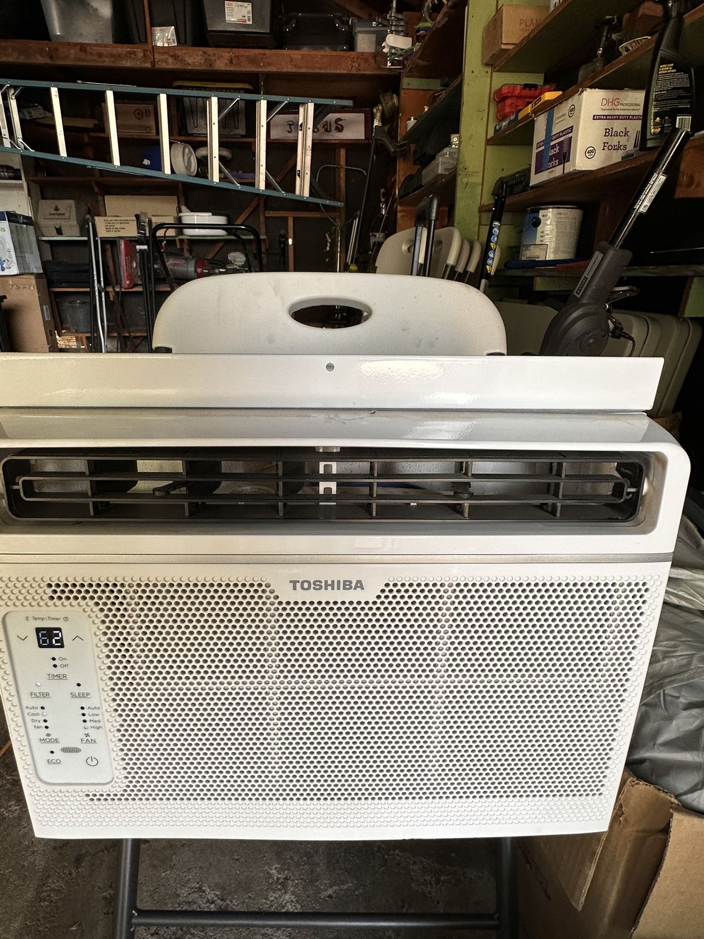 Toshiba 6000 BTU Window Air Conditioner – Great Condition