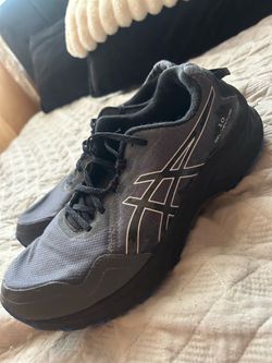 Shoes size 9