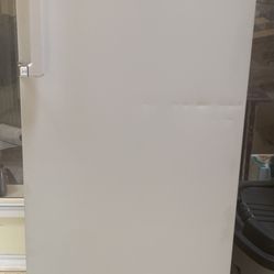 Sanyo Refrigerator and Freezer 52" Tall x 21" Wide x 25" Deep
