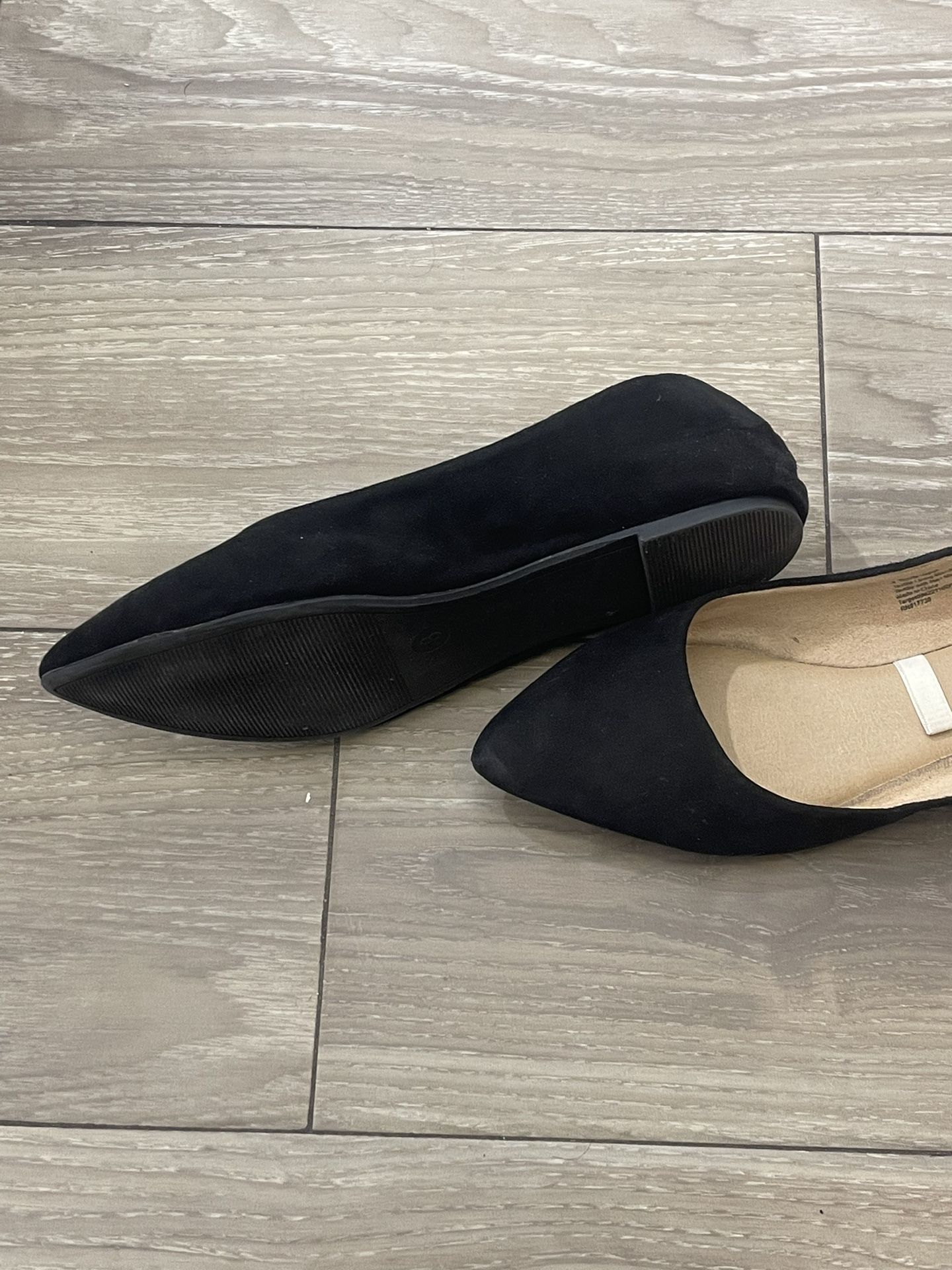 Women’s Black Flats – Size 8 – Simple & Comfy