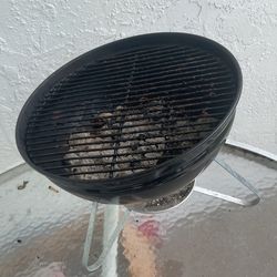 Mini Grill. Works Perfectly Fine Just Needs To Be Cleaned.