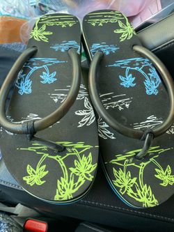 Palm tree flip flops New sz 9-10