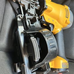 Oil roof nailer $100 Like New / Barata !