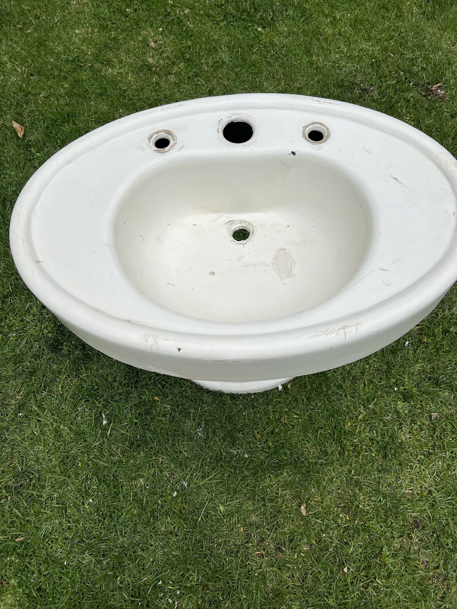 Antique Pedestal Sink With Fluted Column 