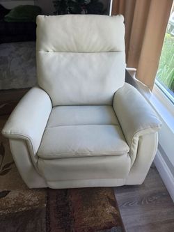 Flexsteel Swivel Recliner Chair – Like New