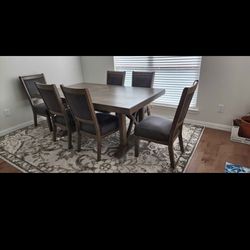 Dining Table with 6 Chairs (measurements 72x42)