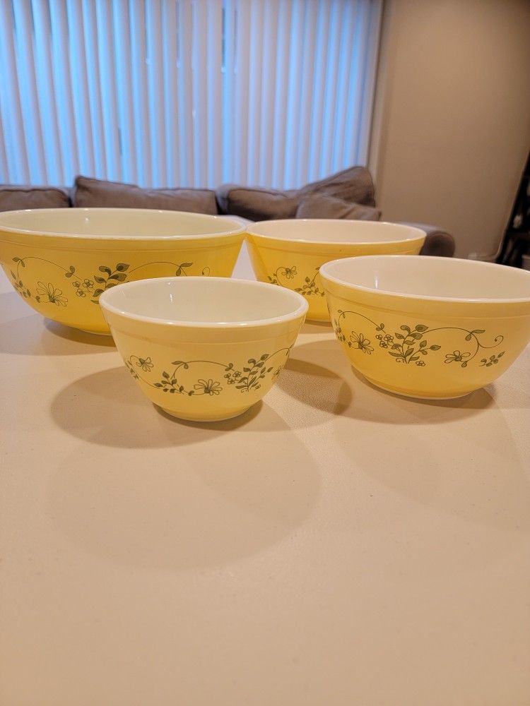 Vintage Pyrex Mixing Bowls