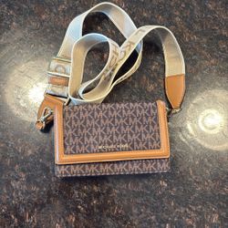 Jet Set Small Logo Print Woven Smartphone Crossbody Bag
