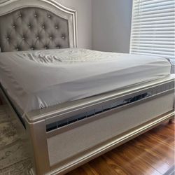 FULL SIZE BED AND HEADBOARD + FREE MATRESS