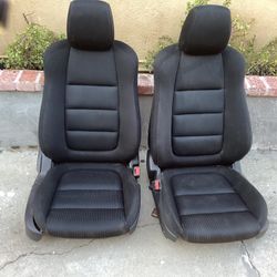 Bucket seats with airbag adjustment