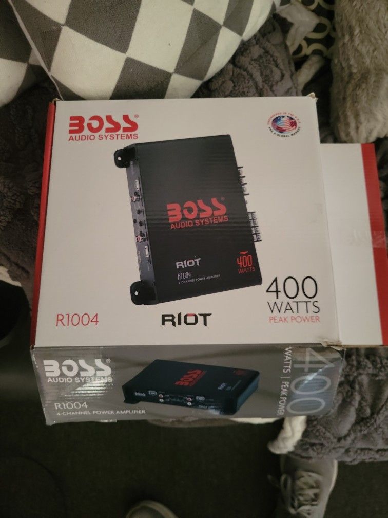 Boss Amplifier 400 Watts 4 Channel New