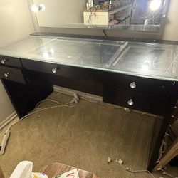 Vanity Impressions - 5 Drawer Vanity. 