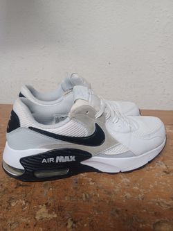 NIKE AIR MAX