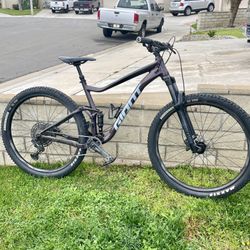 Giant Stance Full Suspension Mountain Bike