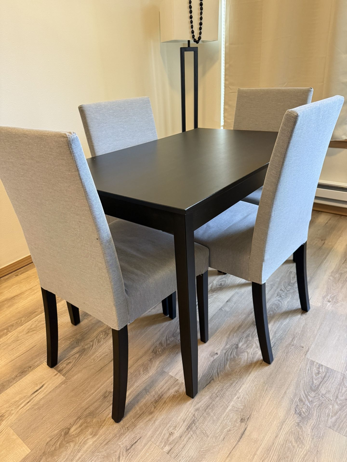 Dining Table + 4 Chairs