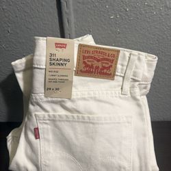 Woman 👩 Brand New Levi’s Size 29x30 