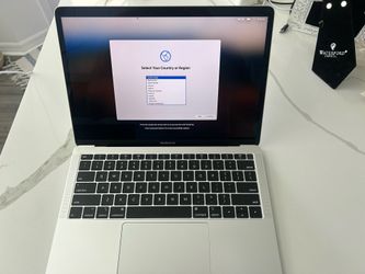 Apple MacBook Air 13.3" (128GB SSD, Intel Core i5 8th Gen., 1.60 GHz, 8GB)