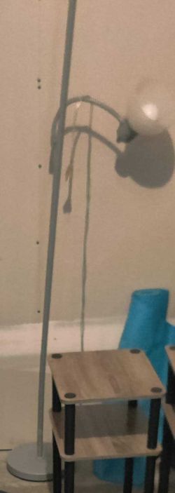 Floor lamp with reading arm