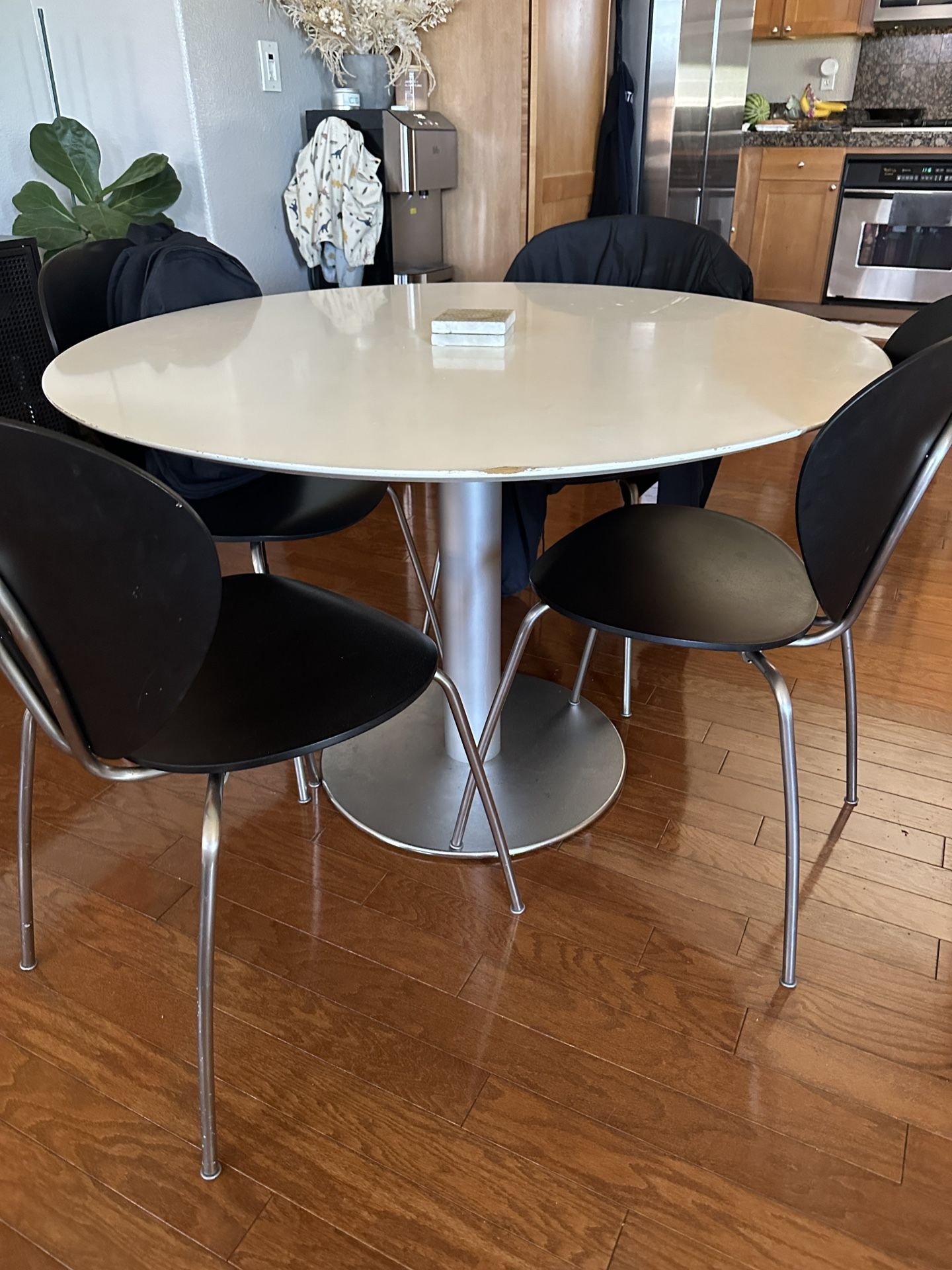 STUA dining table