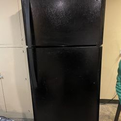 2018 Black Kenmore Refrigerator 