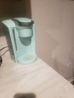 KEURIG COFFEE MAKER