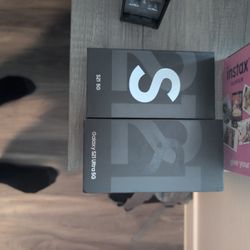 Galaxy S21 and 21 Ultra (Like New)