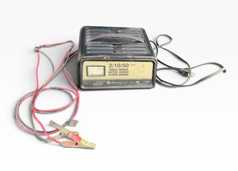 Vintage Schumacher SE-1052 Battery Charger Starter 12V 2/10/50 AMP Tested Metal