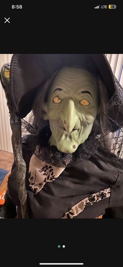 Life Size Spooky Halloween Witch 🧙♀️