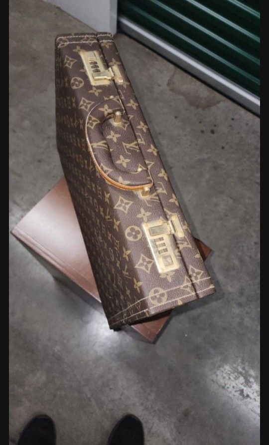 Louis Vuitton President Monogram