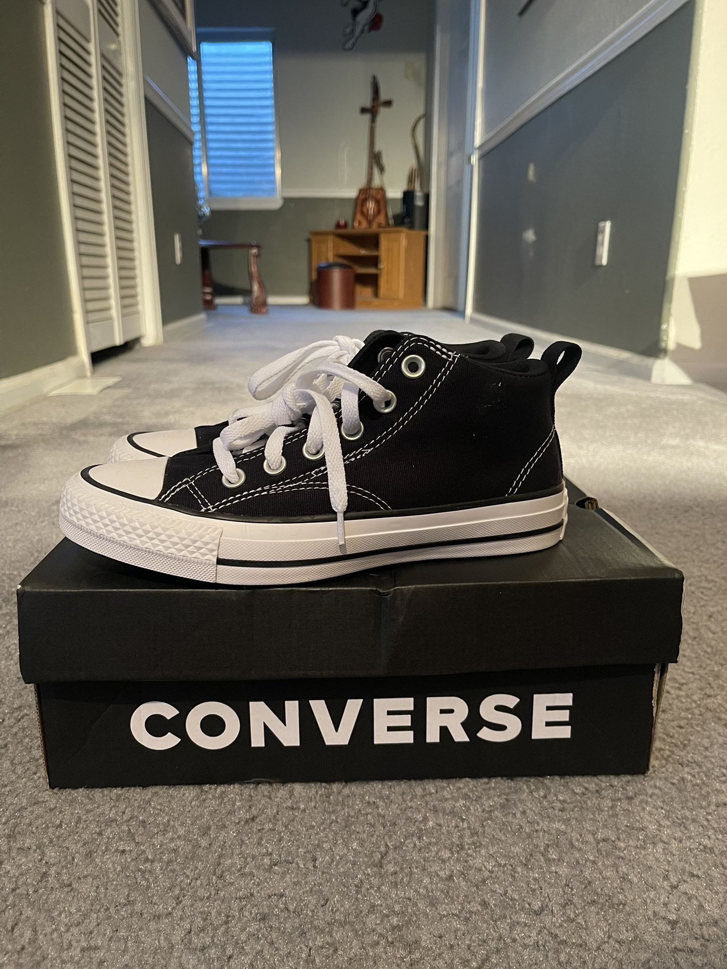 Converse Chuck Taylor Mid 5 Kid Brand New