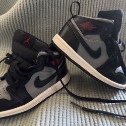 Nike Jordan’s 1mid