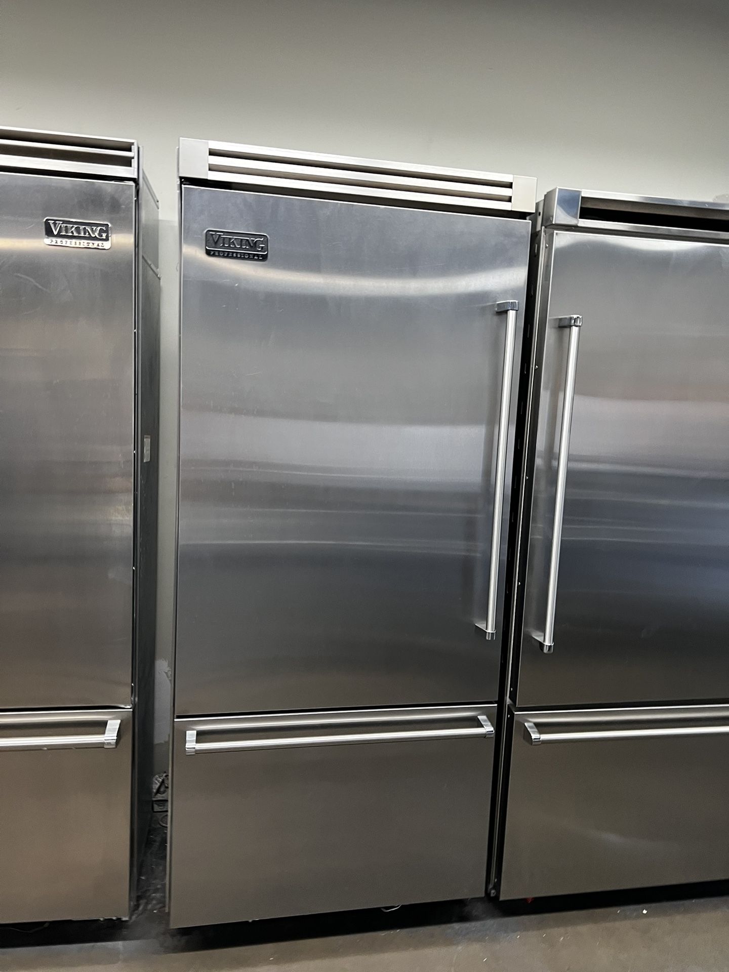Viking 36”Wide Built In Bottom Freezer Refrigerator Stainless Steel 