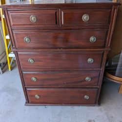 Vintage mahogany chest of 6 drawers.  