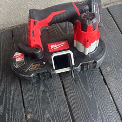 Milwaukee 2429-20 M12 12V Cordless Sub-Compact Band Saw Blade  includes 4.0 Battery