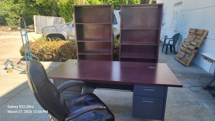Executive Desk With Chair And 2 Bookshelves