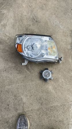 Toyota Tacoma. 2006. Light And Hubcap. $10