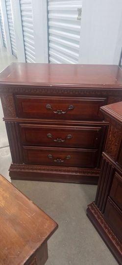EXTRA LARGE NIGHTSTANDS  (2lSET; PUBLIC MEET UP